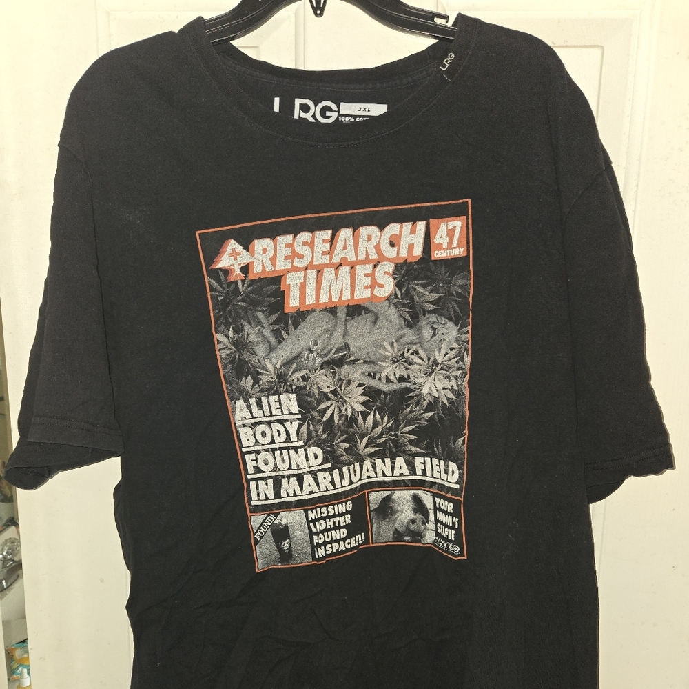 LRG mens tshirt